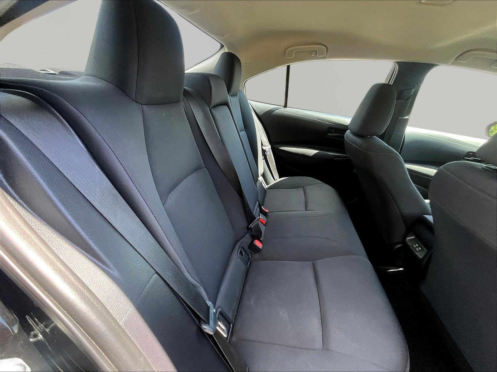 Used 2025 Toyota Corolla LE FWD image 25