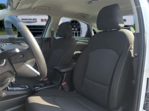Used 2023 Kia Forte LXS w/ LXS Technology Package FWD image 13