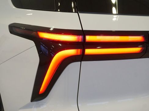 New 2026 Chevrolet Traverse LT w/ Driver Confidence Package AWD/4WD image 30