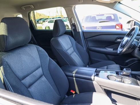 Used 2025 Nissan Rogue SV FWD image 21
