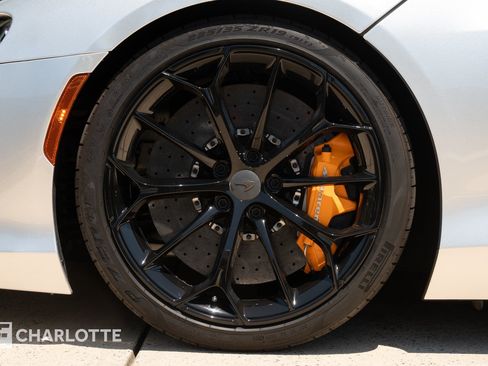 Used 2025 McLaren Artura Spider RWD image 10