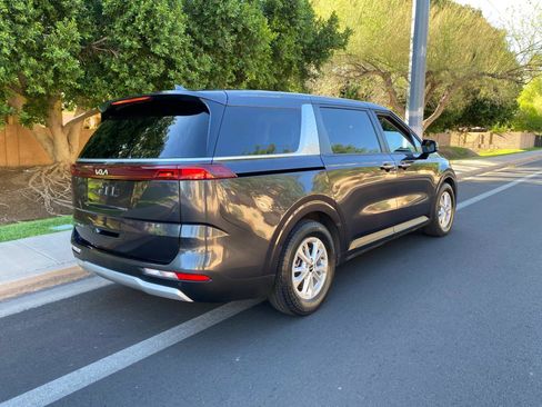 Used 2022 Kia Carnival LX FWD image 9