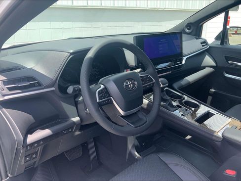 New 2026 Toyota Sienna Limited AWD/4WD image 7
