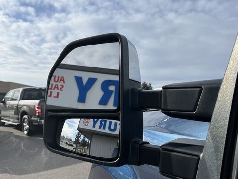 Used 2017 Ford F250 Lariat w/ Chrome Package image 32