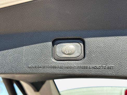 Used 2018 Ford Explorer Platinum image 12