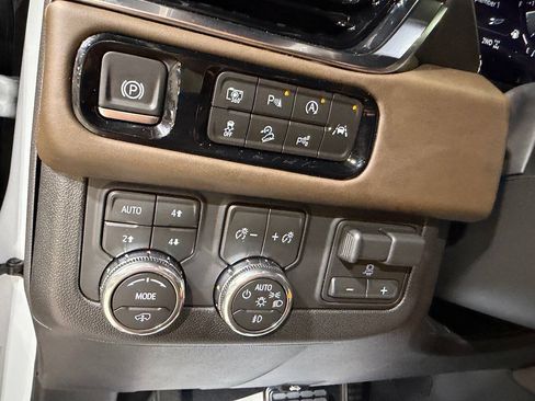 Used 2026 GMC Yukon XL Denali Ultimate AWD/4WD image 37