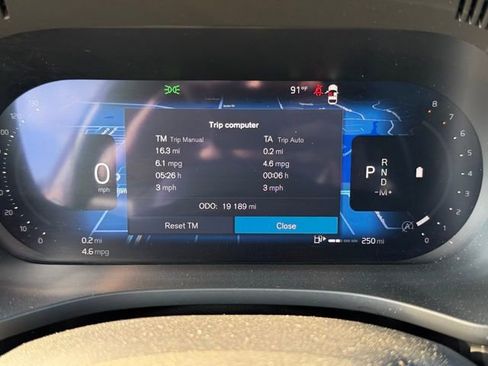 Used 2025 Volvo XC60 B5 Core image 7