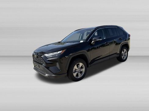 Used 2025 Toyota RAV4 XLE AWD/4WD image 12