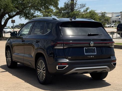 New 2025 Volkswagen Taos SE FWD image 7