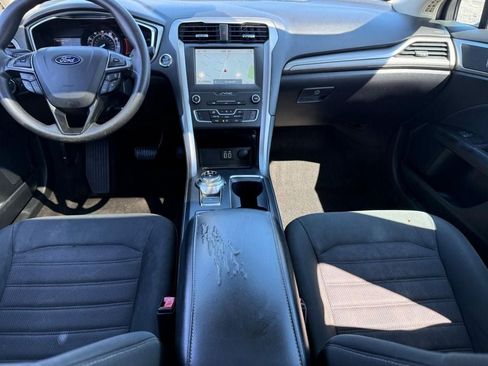 Used 2020 Ford Fusion SE FWD image 11