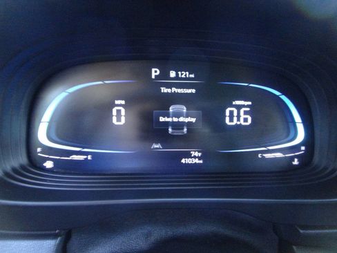 Used 2023 Hyundai Venue SE FWD image 9