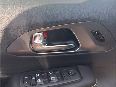 New 2026 Chrysler Pacifica Select image 12