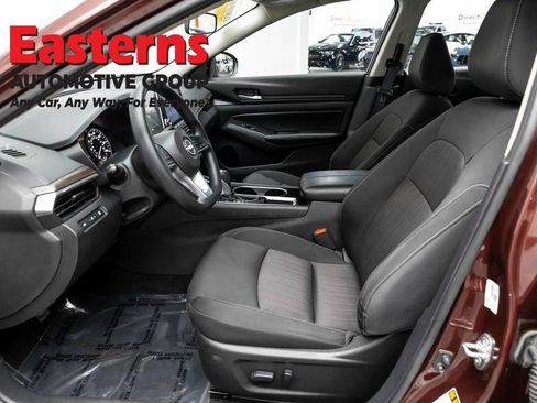 Used 2024 Nissan Altima 2.5 SV FWD image 14