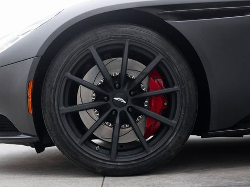 Used 2023 Aston Martin DB11 V12 image 22