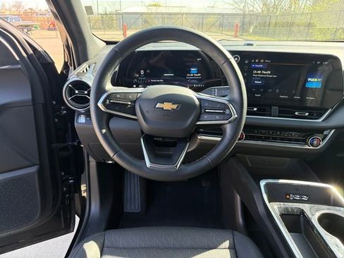 Used 2025 Chevrolet Equinox LT w/ Convenience Package II image 16