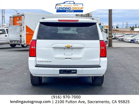 Used 2019 Chevrolet Suburban LT image 3