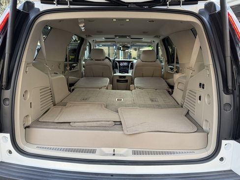 Used 2016 Cadillac Escalade Luxury image 42