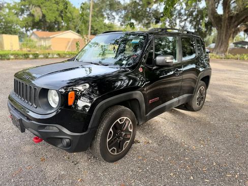 Used 2016 Jeep Renegade Trailhawk AWD/4WD image 3