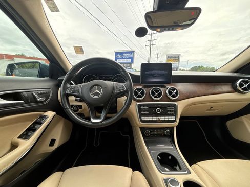 Used 2019 Mercedes-Benz GLA 250 4MATIC w/ Premium Package image 17