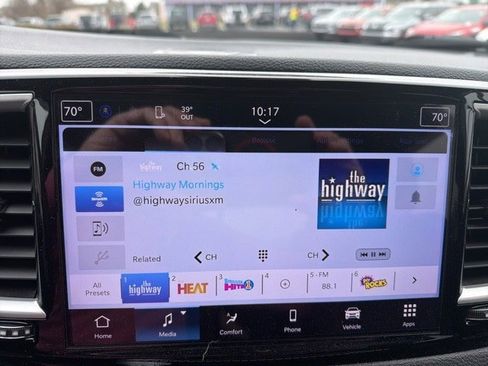 Used 2021 Chrysler Pacifica Touring w/ Uconnect Theater Family Group image 18