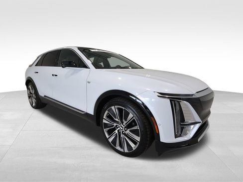 Certified 2026 Cadillac Lyriq Signature Luxury w/ Nappa Leather Package AWD/4WD image 6