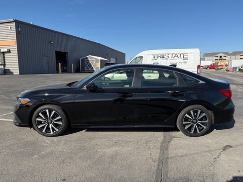 Used 2023 Honda Civic EX image 3