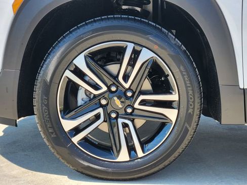 New 2026 Chevrolet TrailBlazer LT w/ Convenience Package FWD image 9
