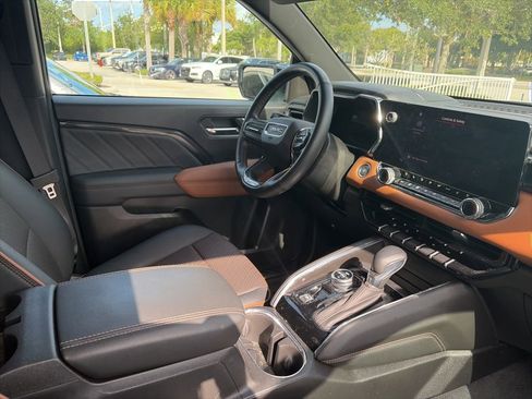 Used 2025 GMC Canyon AT4 w/ Nightfall Edition AWD/4WD image 4