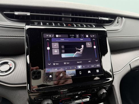 Used 2024 Jeep Grand Cherokee L Laredo image 27