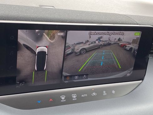 New 2026 Nissan Leaf w/ Illuminated Package FWD image 15