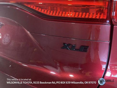 Used 2024 Toyota Venza Nightshade image 11