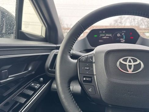 Used 2024 Toyota bZ4X XLE image 19