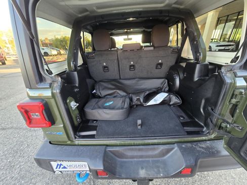 Used 2023 Jeep Wrangler Unlimited Rubicon 4xe w/ Cold Weather Group AWD/4WD image 18