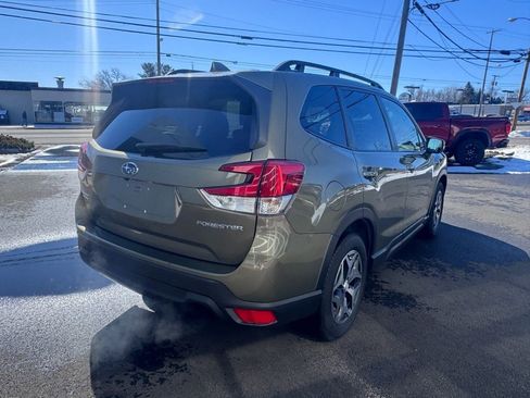 Used 2022 Subaru Forester Premium image 5