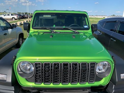 Used 2025 Jeep Wrangler Unlimited Sport AWD/4WD image 5