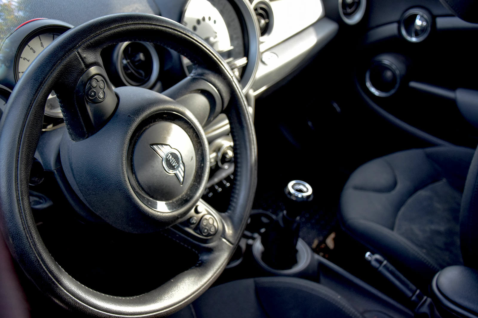 Used 2011 MINI Cooper Convertible FWD image 21