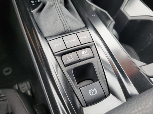 Used 2025 Toyota Camry LE FWD image 18