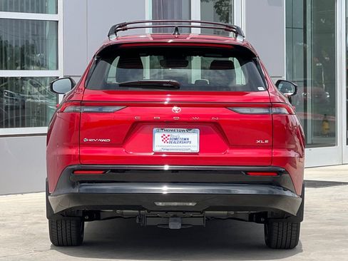 New 2026 Toyota Crown Signia w/ Tow-Hitch Package (TMS) AWD/4WD image 5