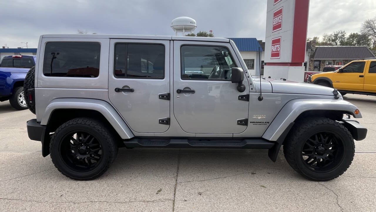 Used 2015 Jeep Wrangler Unlimited Sahara w/ Dual Top Group AWD/4WD image 6