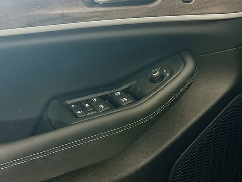 New 2025 Jeep Grand Cherokee L Limited w/ Luxury Tech Group II image 18