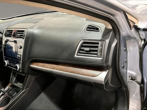 Used 2018 Subaru Outback 2.5i Limited AWD/4WD image 16