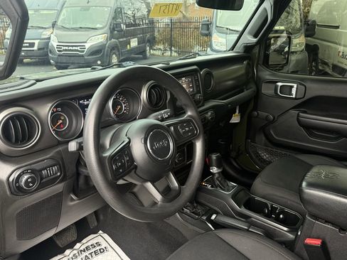 Used 2021 Jeep Gladiator Sport image 14