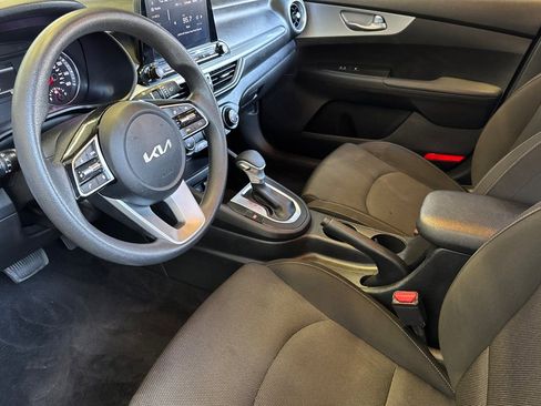 Used 2023 Kia Forte LXS w/ LXS Technology Package image 9