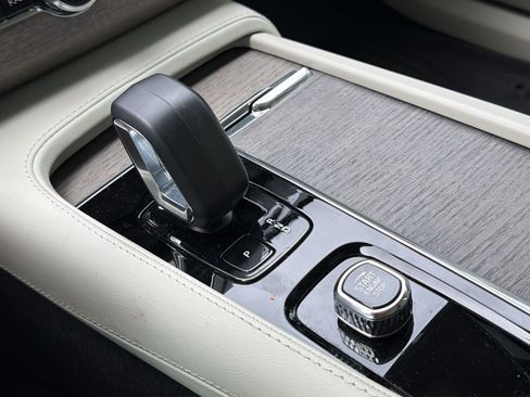 Certified 2023 Volvo XC90 B6 Plus w/ Protection Package Premier AWD/4WD image 15