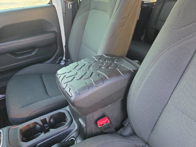 Used 2018 Jeep Wrangler Unlimited Sahara AWD/4WD image 26