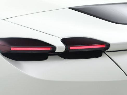 Certified 2025 Ferrari Roma Spider RWD image 17
