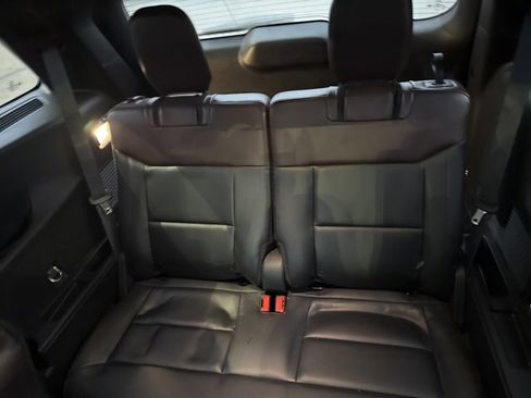 Used 2020 Ford Explorer Platinum w/ Premium Technology Package image 15