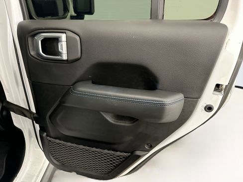 Used 2021 Jeep Wrangler Rubicon w/ Cold Weather Group image 31