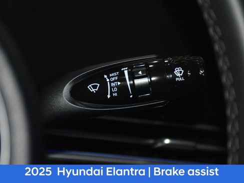 Certified 2025 Hyundai Elantra SEL FWD image 13