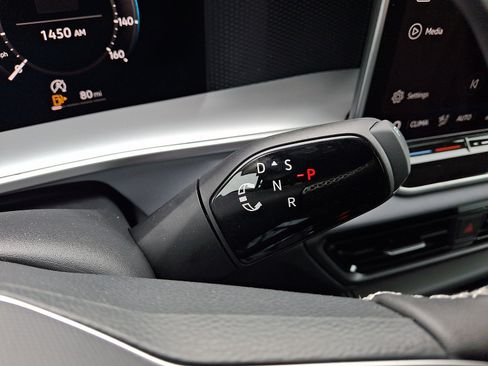 New 2026 Volkswagen Tiguan SE FWD image 11